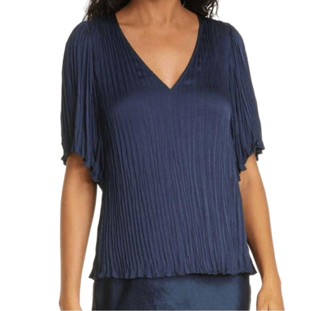 Vince flutter sleeve top. EUC